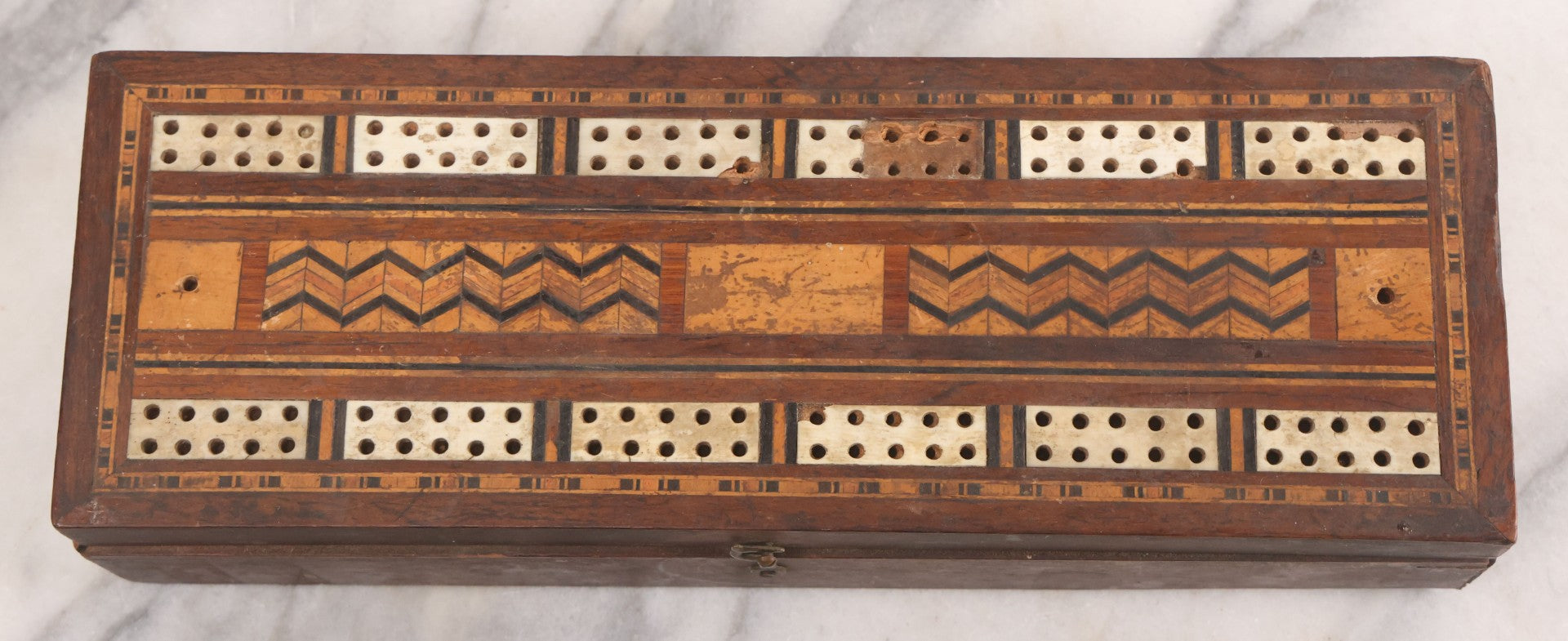 Lot 049 - Antique Inlaid Cribbage Board Box With Zig-Zag Pattern, Bone Inlay, Other Decorations, Red Velvet Interior With Center Compartment, Note Losses