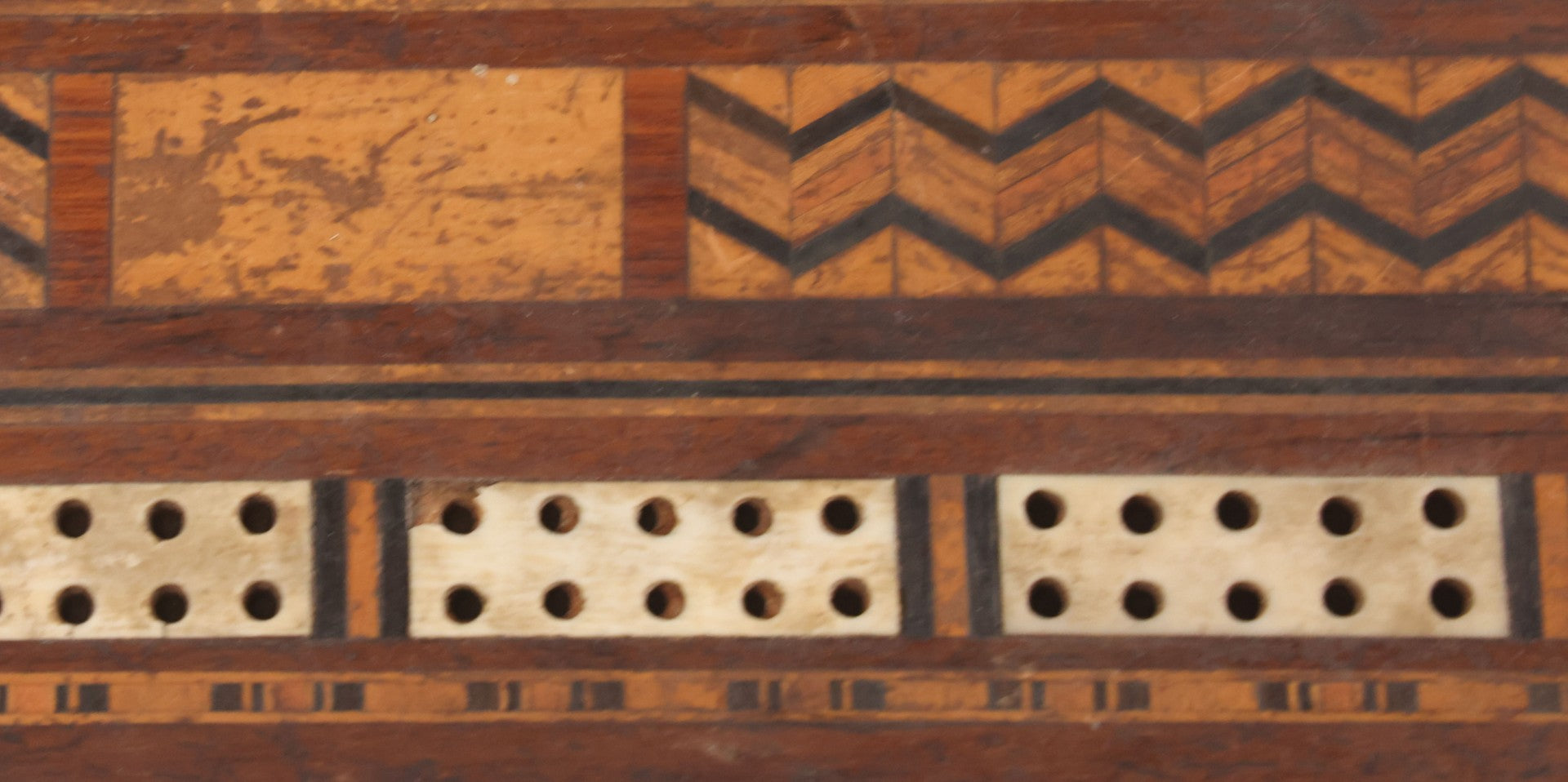 Lot 049 - Antique Inlaid Cribbage Board Box With Zig-Zag Pattern, Bone Inlay, Other Decorations, Red Velvet Interior With Center Compartment, Note Losses