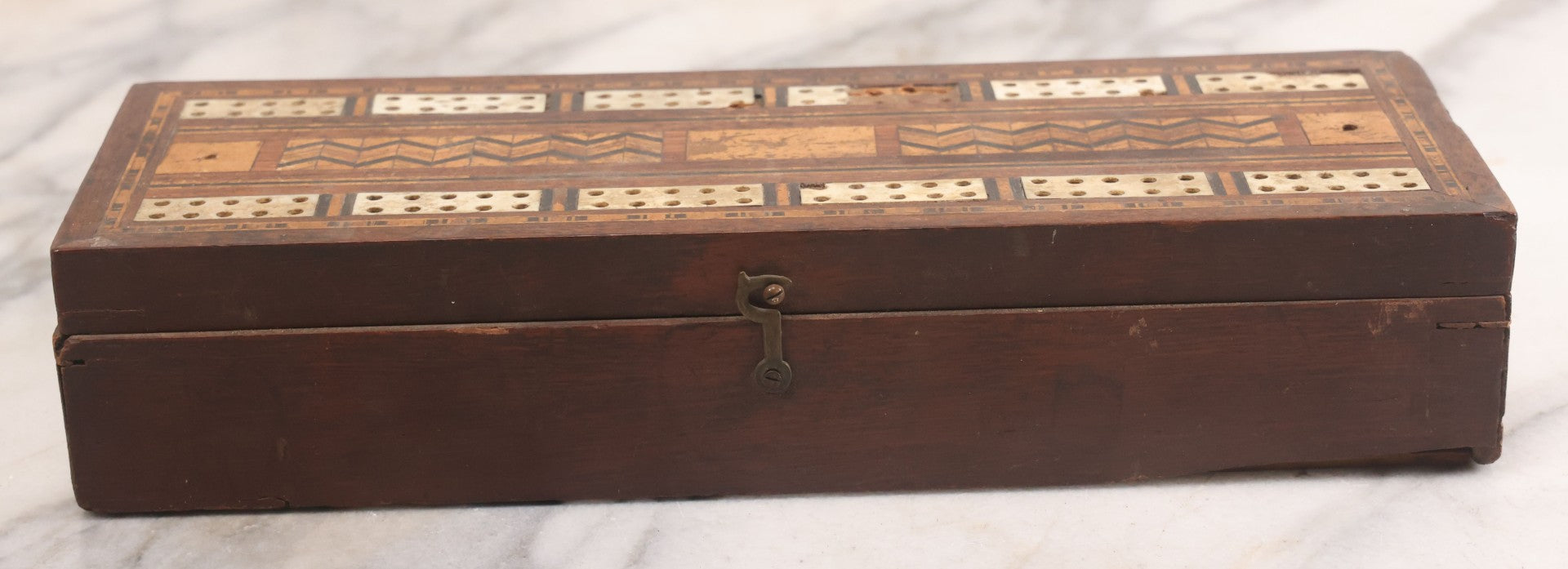 Lot 049 - Antique Inlaid Cribbage Board Box With Zig-Zag Pattern, Bone Inlay, Other Decorations, Red Velvet Interior With Center Compartment, Note Losses