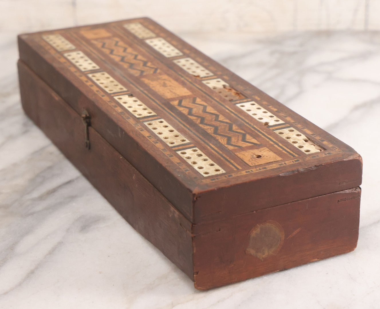 Lot 049 - Antique Inlaid Cribbage Board Box With Zig-Zag Pattern, Bone Inlay, Other Decorations, Red Velvet Interior With Center Compartment, Note Losses