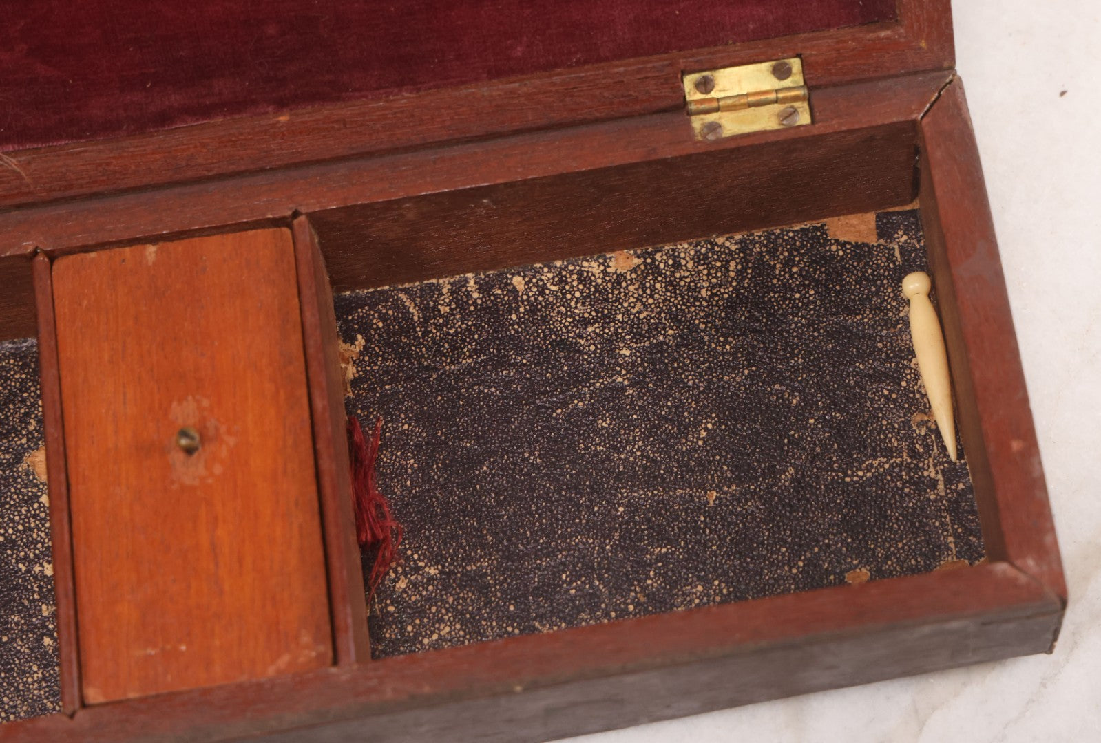 Lot 049 - Antique Inlaid Cribbage Board Box With Zig-Zag Pattern, Bone Inlay, Other Decorations, Red Velvet Interior With Center Compartment, Note Losses