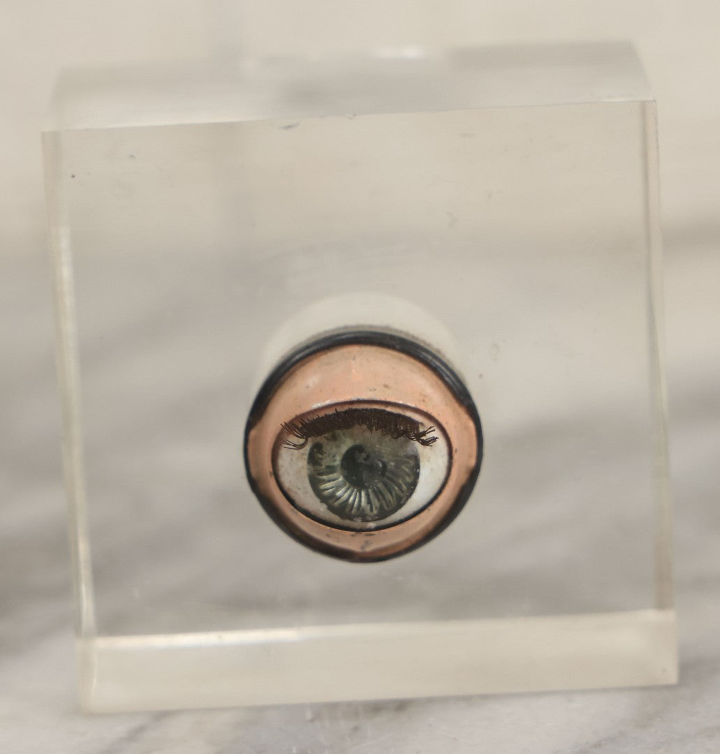 Lot 026 - Vintage Novelty Eyeball Lucite Paperweight, Eye Opens And Closes