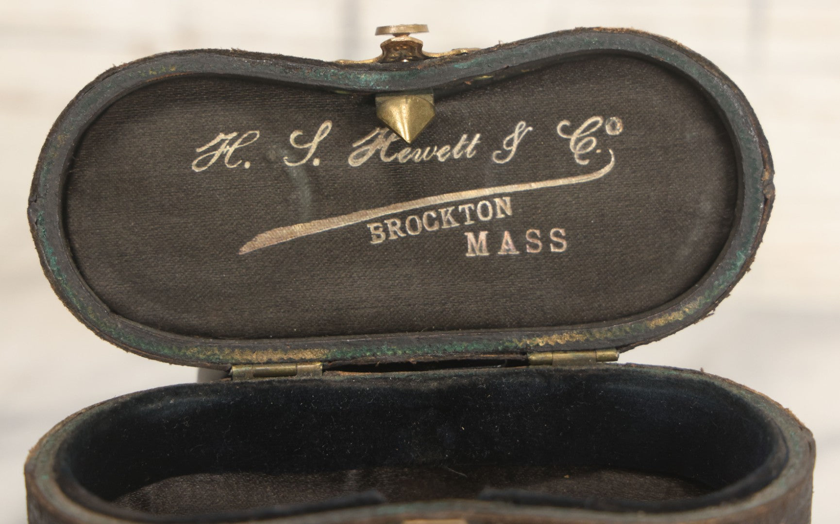 Lot 027 - Antique Mother Of Pearl And Brass Opera Glasses Binoculars "Made Expressly For" H.S. Hewett & Co., Brockton, Massachusetts In Original Case, With Gift Engraving Inscription, "Lulie Irish, Xmas 1890," Working Condition