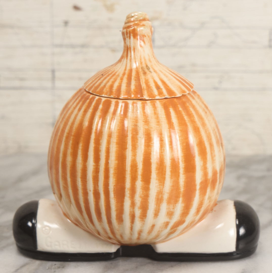 Lot 043 - Vintage Ceramic Anthropomorphic Onion Kitchen Jar, Copyright Gare Inc. 1973, 6" Height