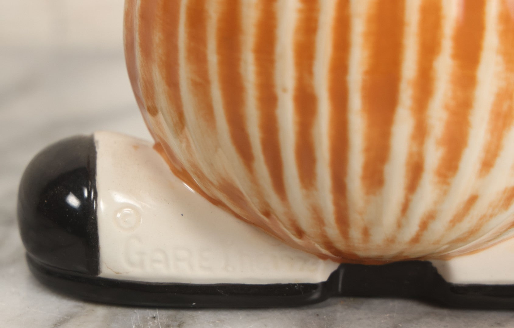 Lot 043 - Vintage Ceramic Anthropomorphic Onion Kitchen Jar, Copyright Gare Inc. 1973, 6" Height