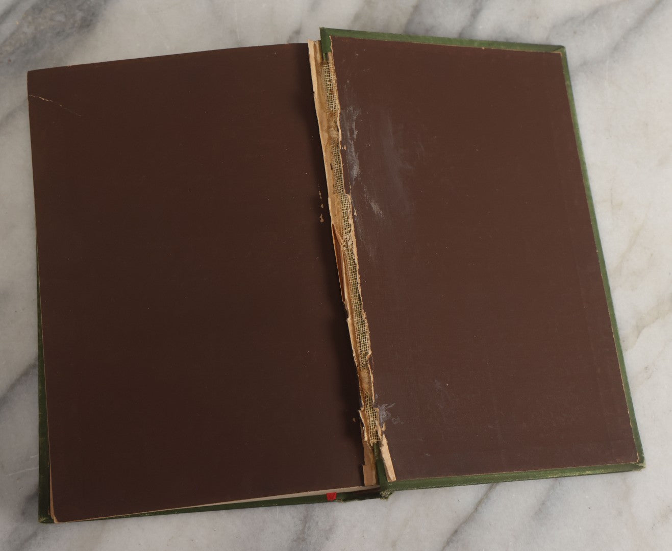 Lot 055 - "The Ingoldsby Legends Or Mirth And Marvels" Antique Book By Thomas Ingoldsby, Pseudonym Of Richard Harris Barham, Collection Of Myths Legends And Ghost Stories Illustrated, Porter & Coates Publisher, Circa 1880