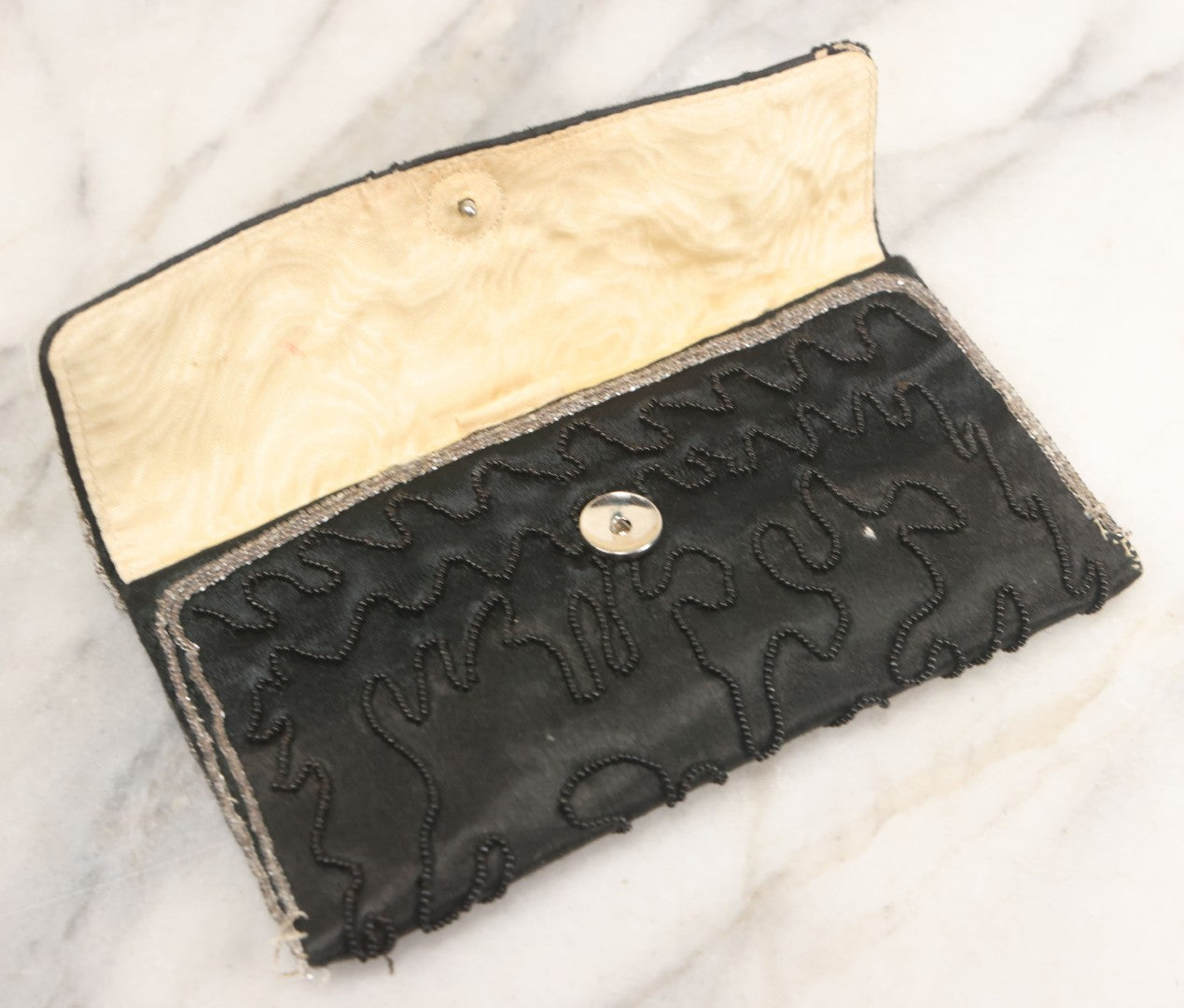 Lot 063 - Vintage Beaded Spider Web Clutch Purse With Original Pocket Mirror