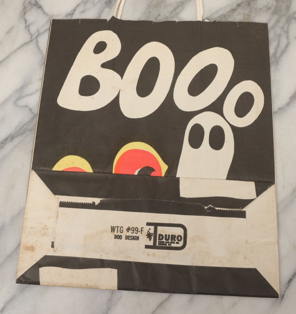 Lot 069 - Grouping Of Three "Booo" Trick Or Treat Halloween Paper Bags With Ghost, Spooky Cat Eyes Made By Duro Paper Bag Manufacturing Co., Ludlow, Kentucky, Boo Design W.T.G. #99-F