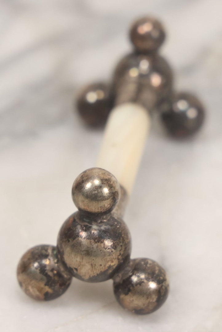 Lot 037 - Pair Of Antique Silverplate And Mother Of Pearl Knife Rests, 3-1/2" Long Each