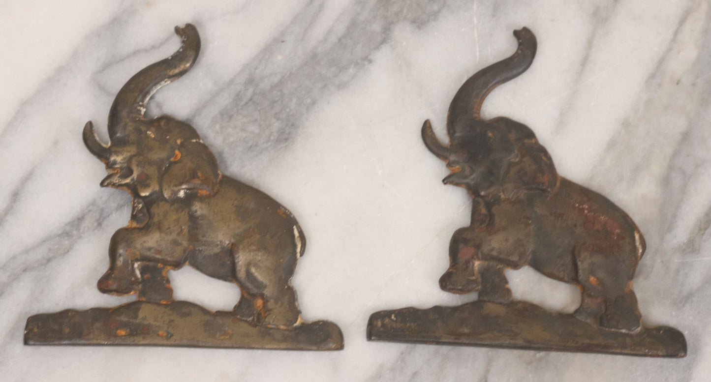 Lot 040 - Pair Of Vintage Cast Iron Figural Elephant Ornaments With Original Patina