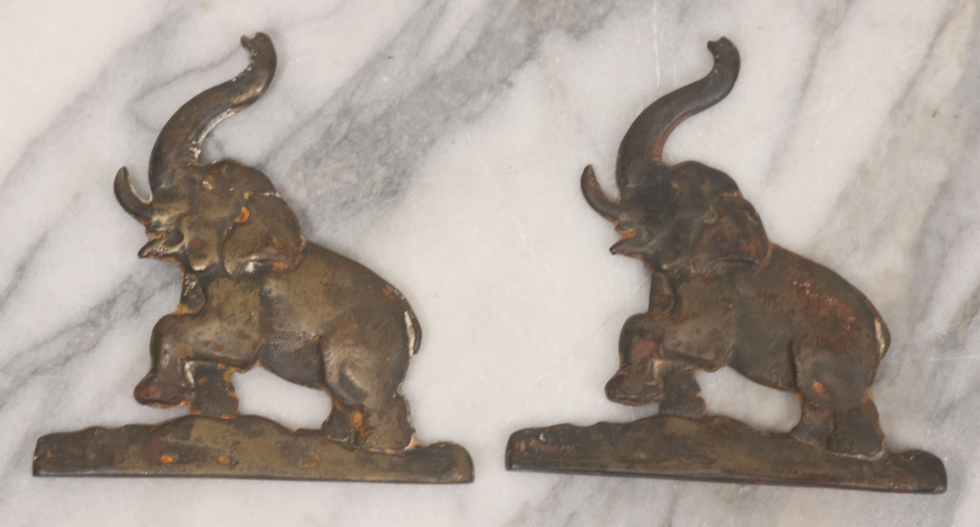 Lot 040 - Pair Of Vintage Cast Iron Figural Elephant Ornaments With Original Patina