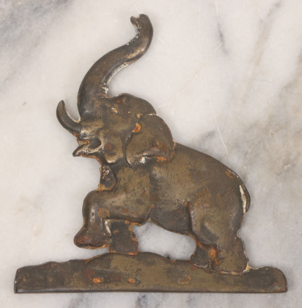 Lot 040 - Pair Of Vintage Cast Iron Figural Elephant Ornaments With Original Patina