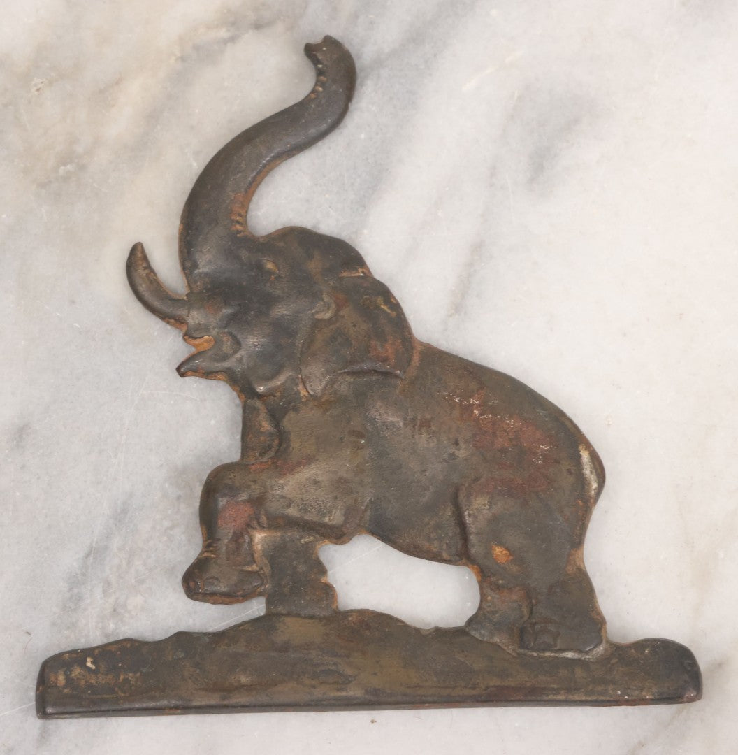 Lot 040 - Pair Of Vintage Cast Iron Figural Elephant Ornaments With Original Patina
