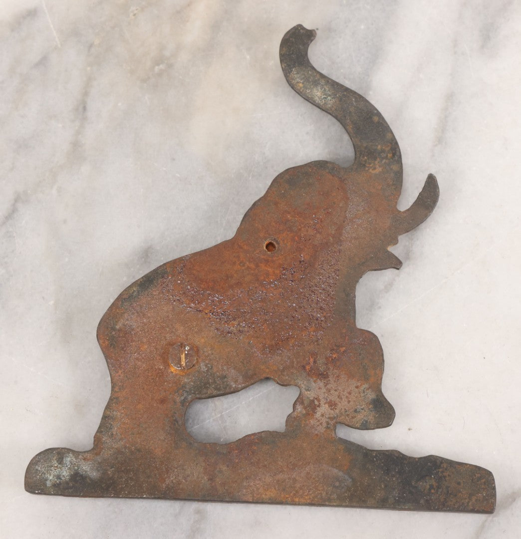Lot 040 - Pair Of Vintage Cast Iron Figural Elephant Ornaments With Original Patina