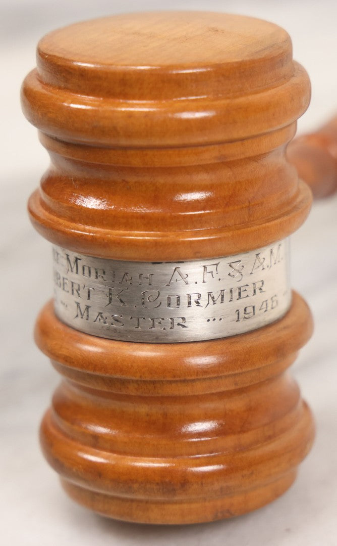 Lot 043 - Vintage Tiger Maple Masonic Gavel Hammer With Engraved Badge, "Mount Moriah A.F. & A.M., Albert K. Courmier, 1945, Master, 1946"
