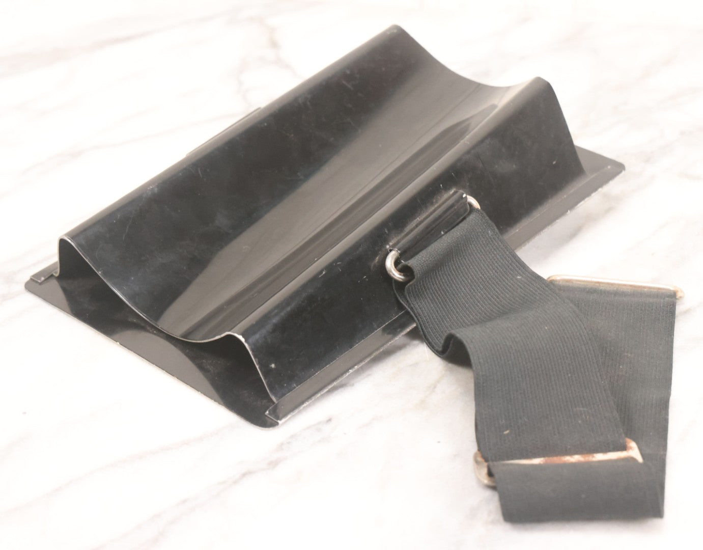 Lot 048 - Vintage "Pilot's Pal" Metal Clipboard With Ergonomic Design And Thigh Strap For Pilot Use, Made In Manitowoc, Wisconsin