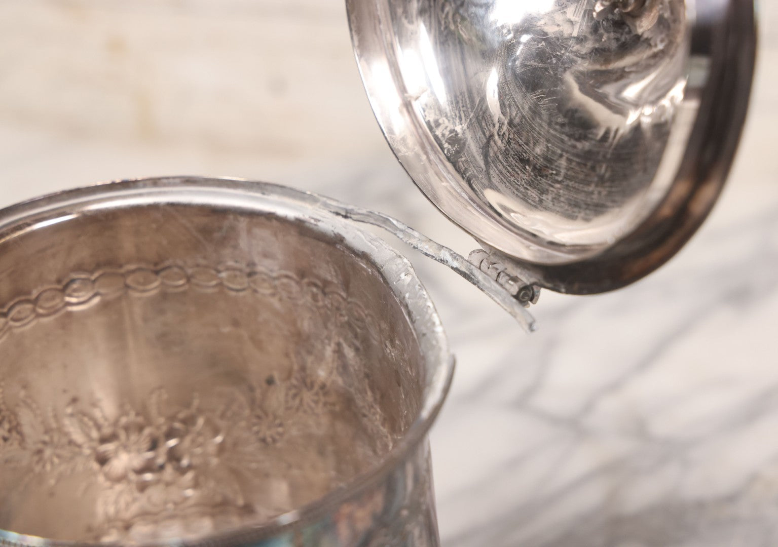 Lot 070 - Antique Etched Silverplate Single Piece Lidded Jar With Hinged Lid And Bone Handle On Slotted Tray With Feet, With Flower And Leaf Wreaths And Rope Twist Motifs, Marked J. E. & S. Ltd., Made In England, 7-1/2" Height