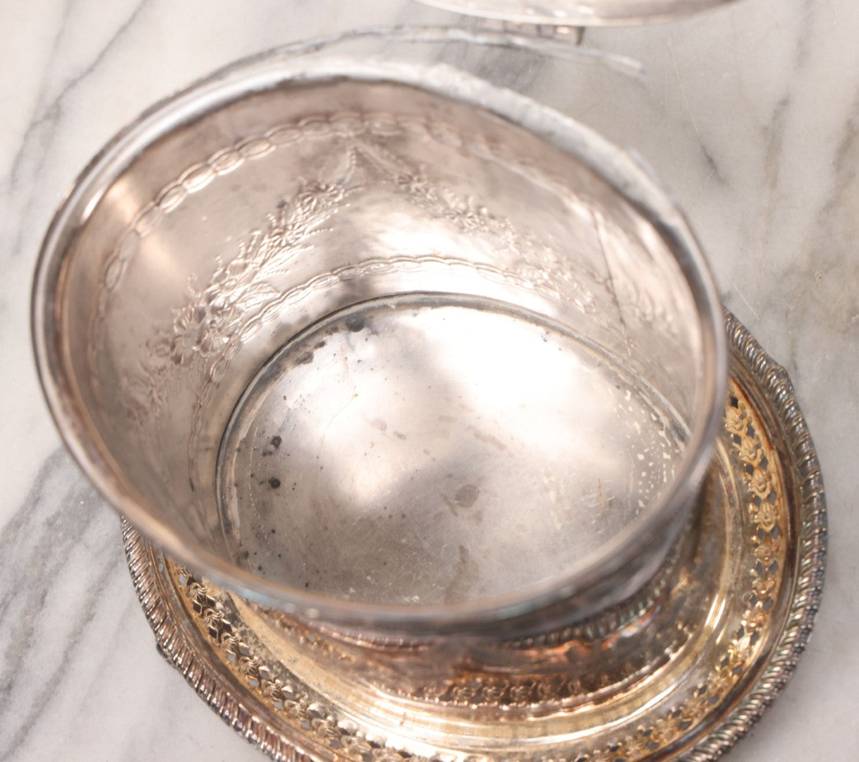 Lot 070 - Antique Etched Silverplate Single Piece Lidded Jar With Hinged Lid And Bone Handle On Slotted Tray With Feet, With Flower And Leaf Wreaths And Rope Twist Motifs, Marked J. E. & S. Ltd., Made In England, 7-1/2" Height