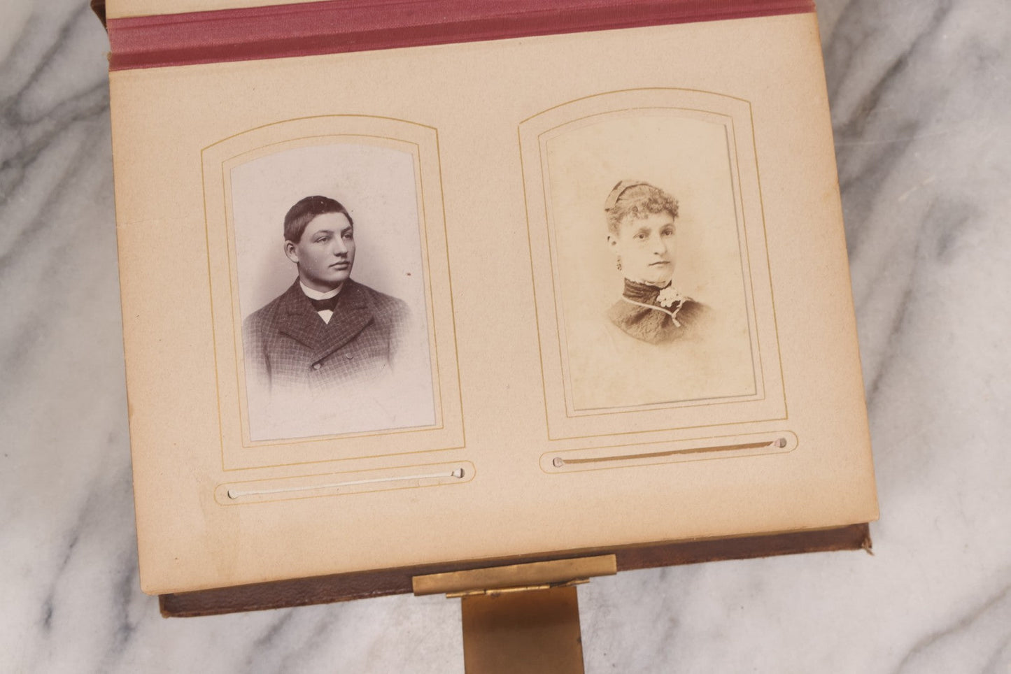 Lot 089 - Antique Leather Cabinet Card Photo Album With Engraved Metal Clasp "Bertha", Containing 6 Cabinet Card And 67 Carte De Visite C.D.V. Photos