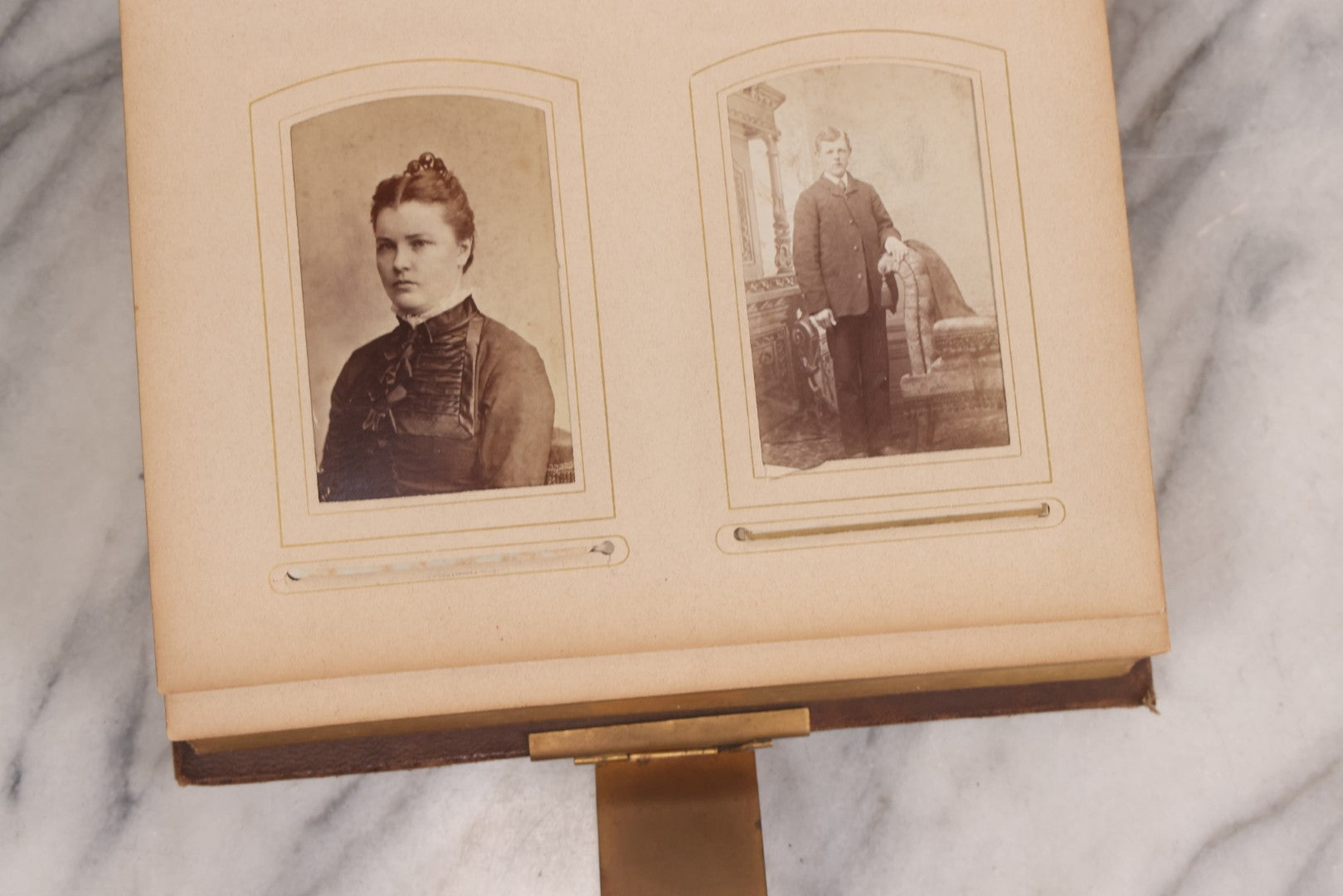 Lot 089 - Antique Leather Cabinet Card Photo Album With Engraved Metal Clasp "Bertha", Containing 6 Cabinet Card And 67 Carte De Visite C.D.V. Photos