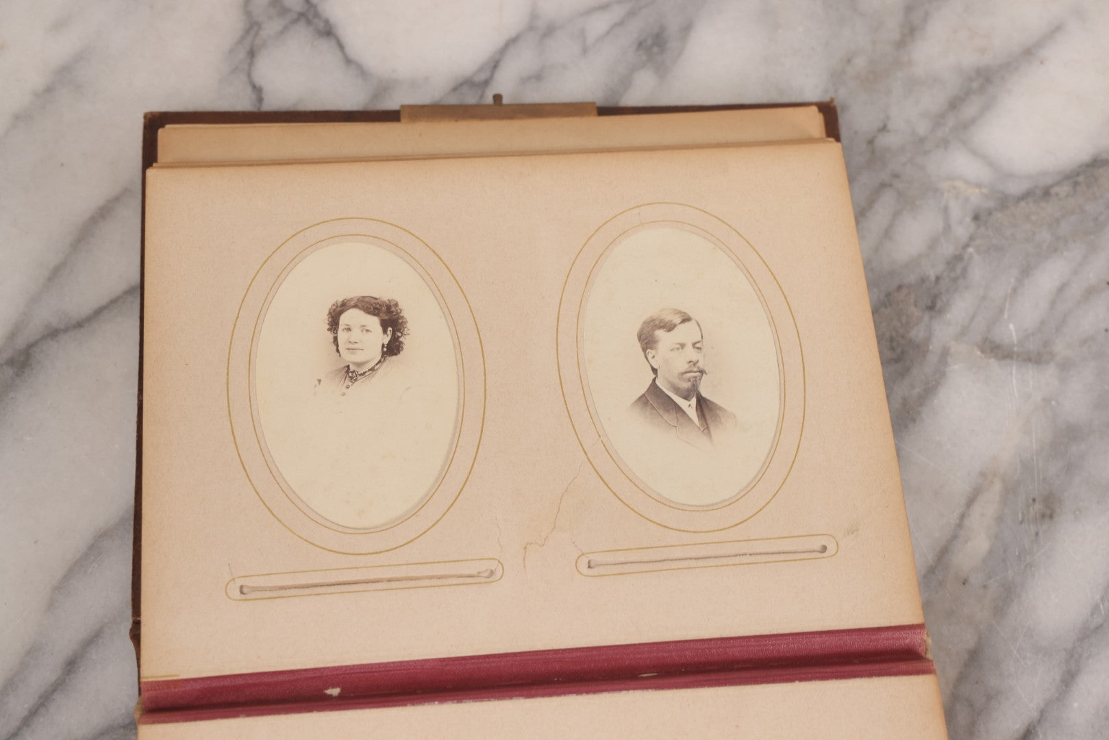 Lot 089 - Antique Leather Cabinet Card Photo Album With Engraved Metal Clasp "Bertha", Containing 6 Cabinet Card And 67 Carte De Visite C.D.V. Photos