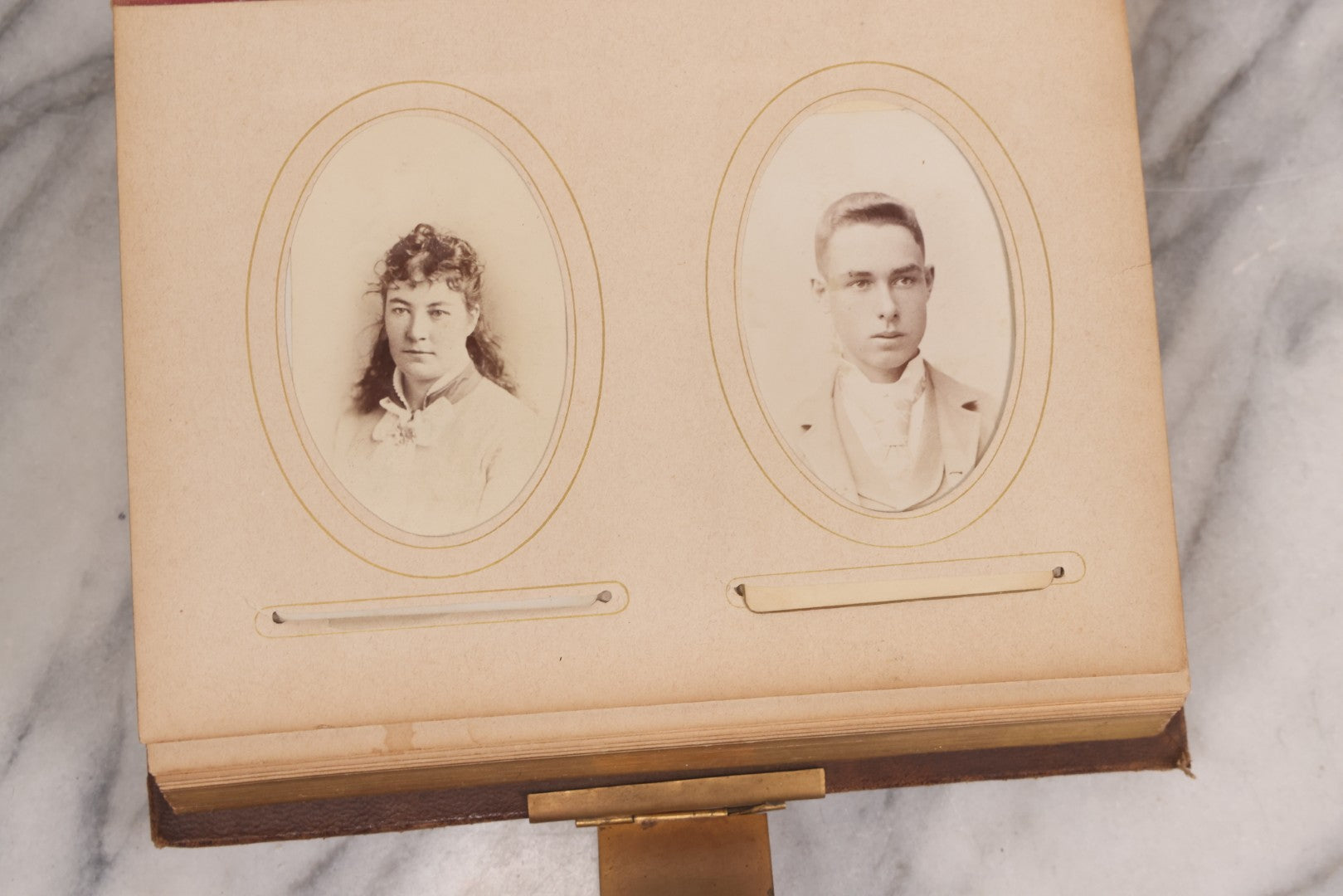 Lot 089 - Antique Leather Cabinet Card Photo Album With Engraved Metal Clasp "Bertha", Containing 6 Cabinet Card And 67 Carte De Visite C.D.V. Photos