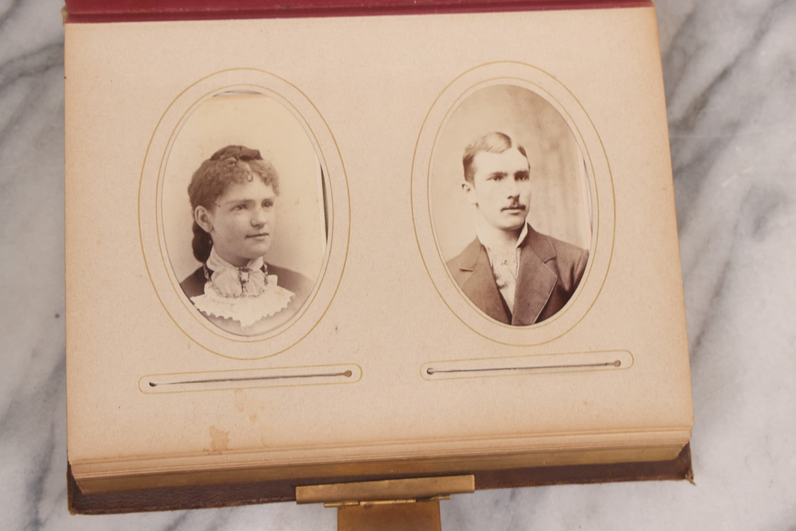 Lot 089 - Antique Leather Cabinet Card Photo Album With Engraved Metal Clasp "Bertha", Containing 6 Cabinet Card And 67 Carte De Visite C.D.V. Photos