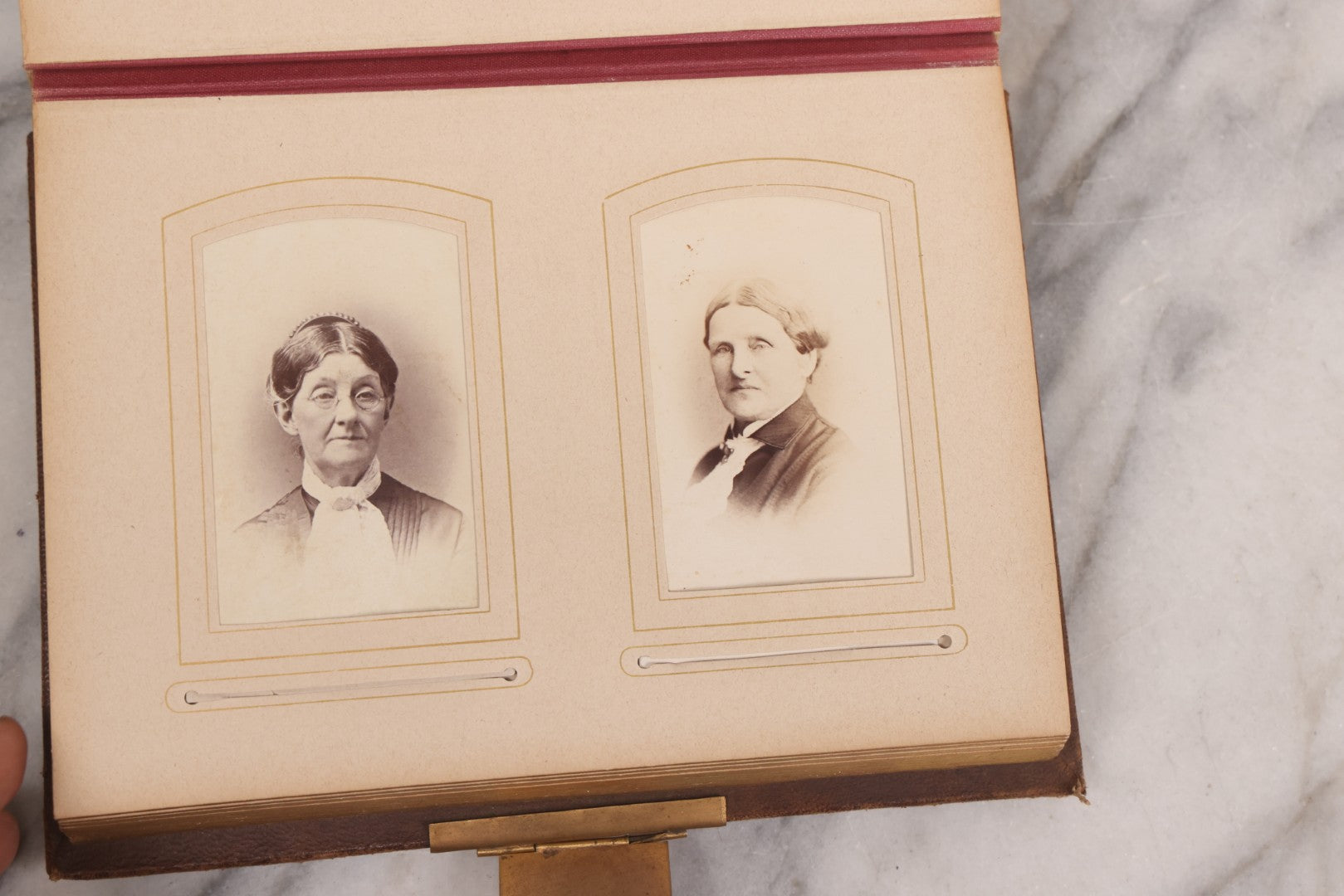 Lot 089 - Antique Leather Cabinet Card Photo Album With Engraved Metal Clasp "Bertha", Containing 6 Cabinet Card And 67 Carte De Visite C.D.V. Photos