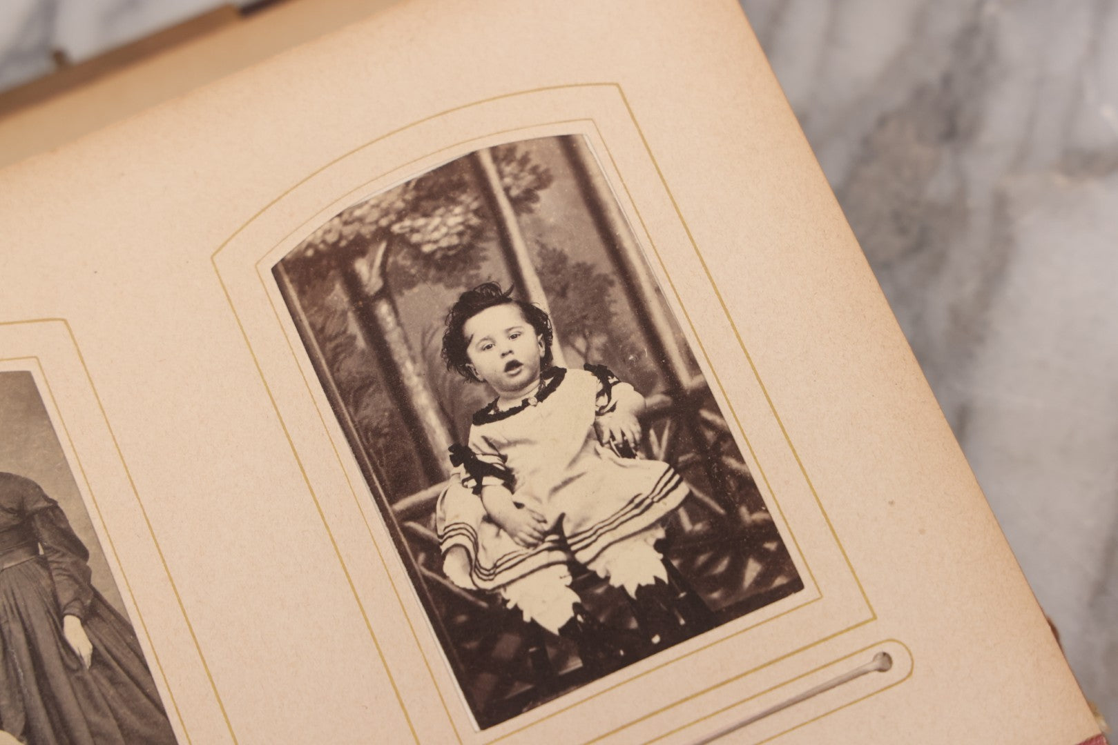 Lot 089 - Antique Leather Cabinet Card Photo Album With Engraved Metal Clasp "Bertha", Containing 6 Cabinet Card And 67 Carte De Visite C.D.V. Photos