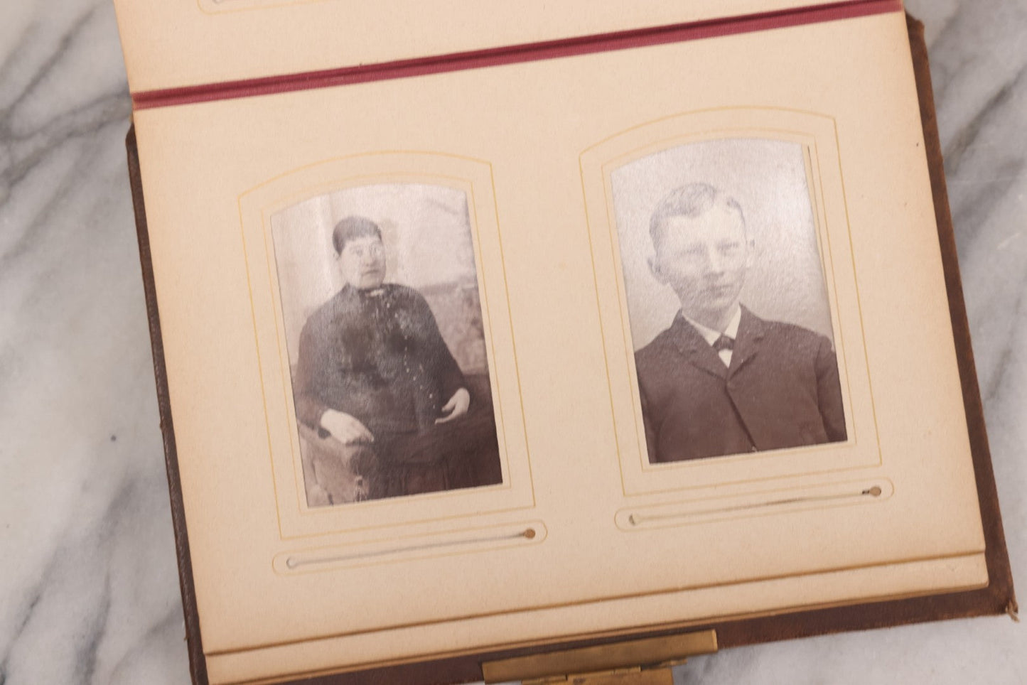 Lot 089 - Antique Leather Cabinet Card Photo Album With Engraved Metal Clasp "Bertha", Containing 6 Cabinet Card And 67 Carte De Visite C.D.V. Photos