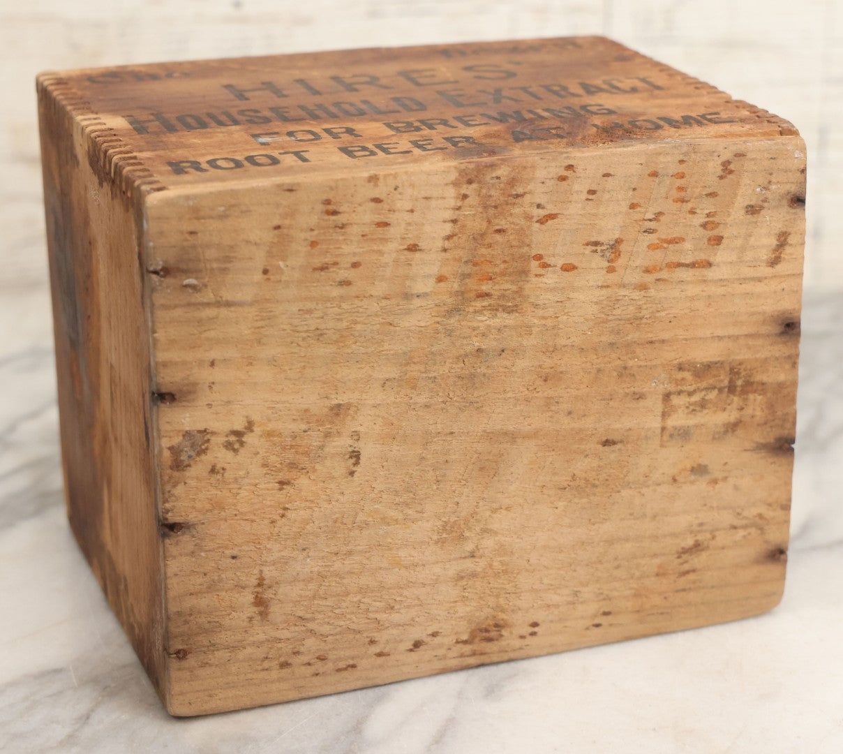 Lot 014 - Vintage Hired Household Extract For Brewing Root Beer At Home Finger Jointed Wooden Advertising Shipping Crate Box, One Dozen Bottle Capacity, No Lid