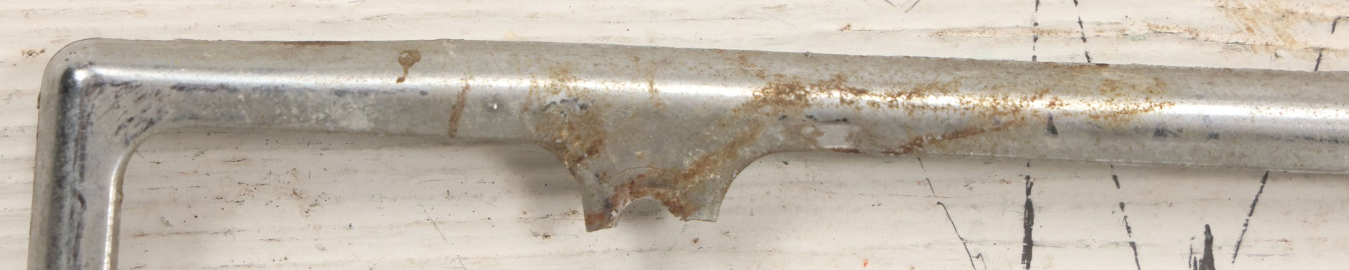 Lot 055 - Vintage "Keep On Truckin'" Metal License Plate Frame Topper