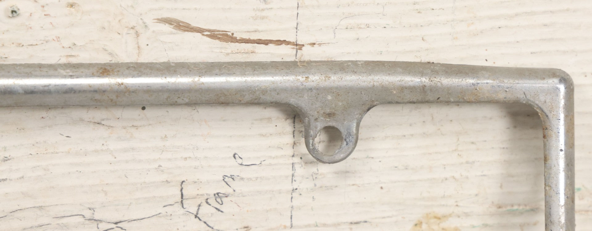 Lot 055 - Vintage "Keep On Truckin'" Metal License Plate Frame Topper