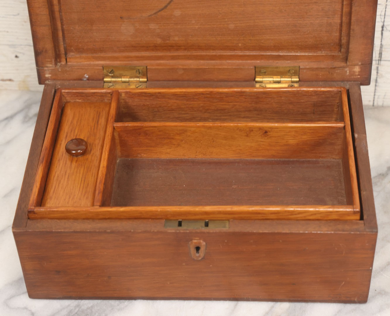 Lot 067 - Antique Handmade Wooden Desk Organizer Box With Tray Hidden In Lid, Additional Tray And Storage With Compartment On Interior, Hand Cut Wood Escutcheon