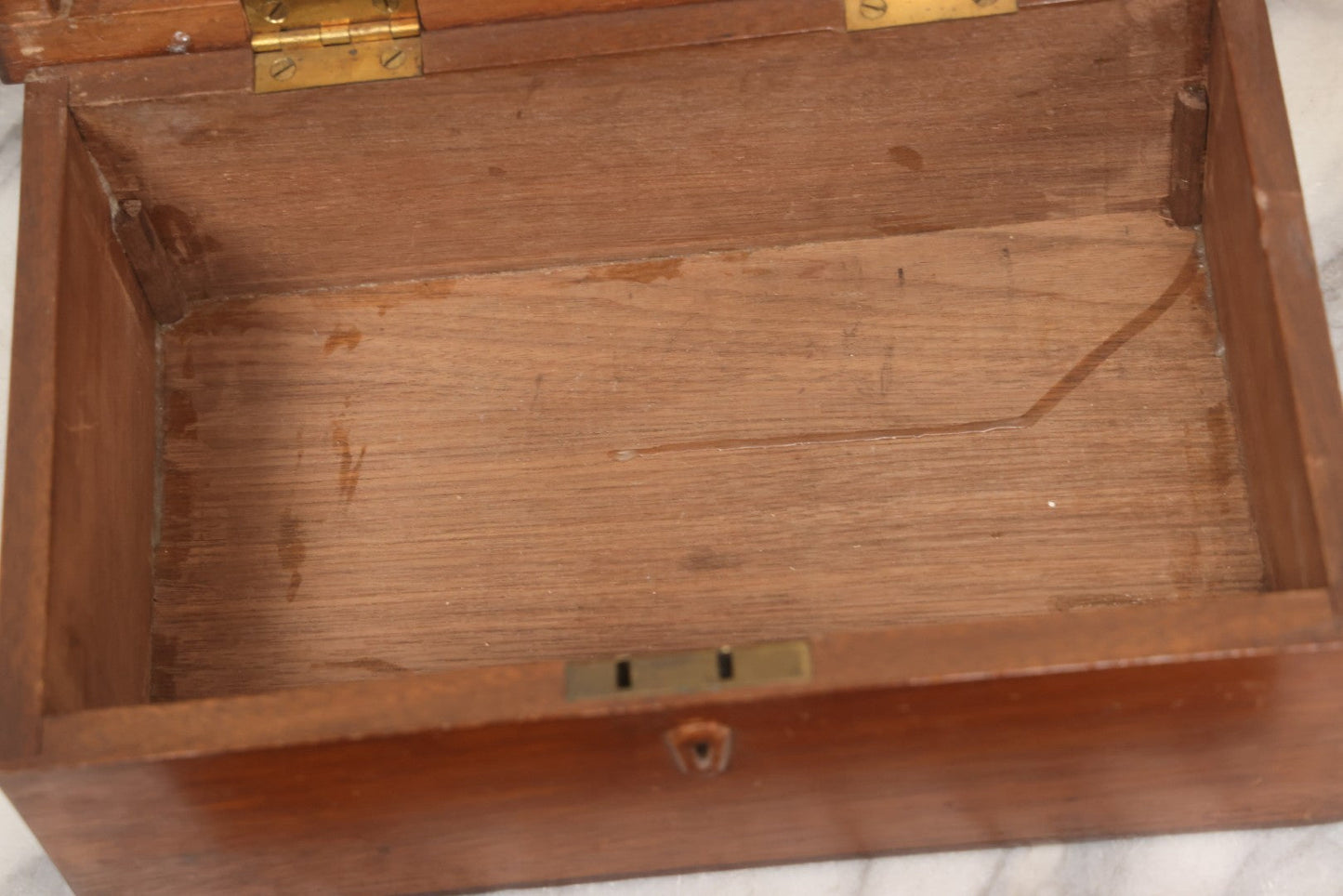 Lot 067 - Antique Handmade Wooden Desk Organizer Box With Tray Hidden In Lid, Additional Tray And Storage With Compartment On Interior, Hand Cut Wood Escutcheon