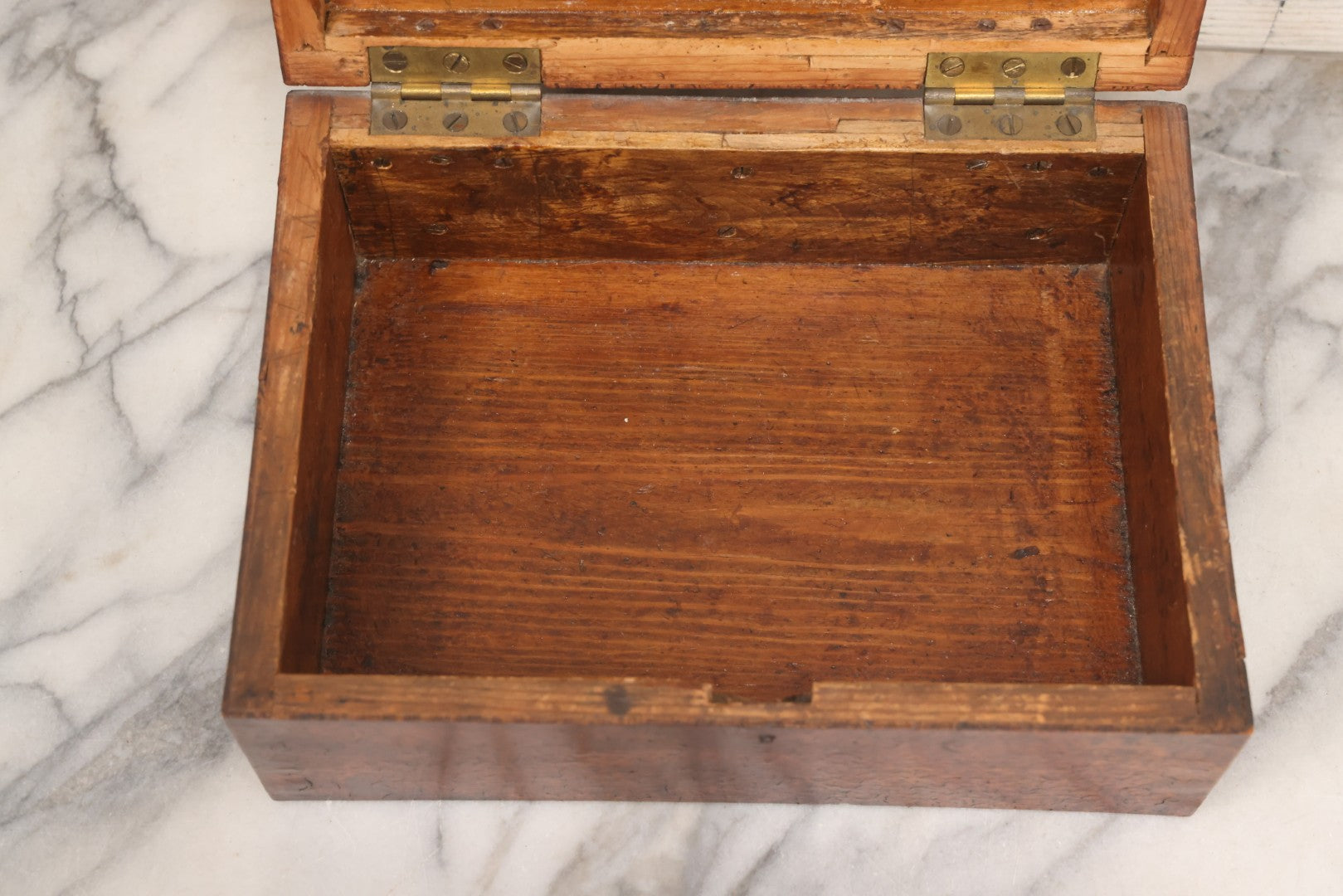 Lot 068 - Antique Burl Wood Inlaid Rectangular Box With Keyhole