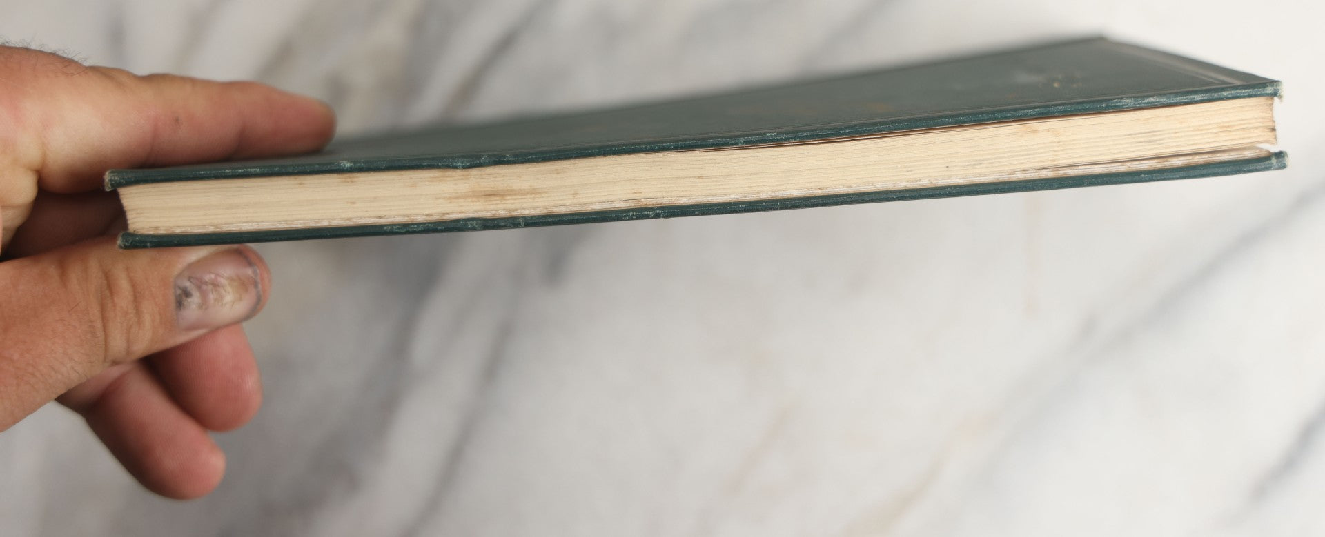 Lot 176 - "Carpets And Rugs: How They Are Made, How To Select Them, How To Care For Them" Vintage Home Furnishing Book By Otis Allen Kenyon, Illustrated With Weaving Process Diagrams, The Hoover Company, Publishers, North Canton, Ohio, 1923