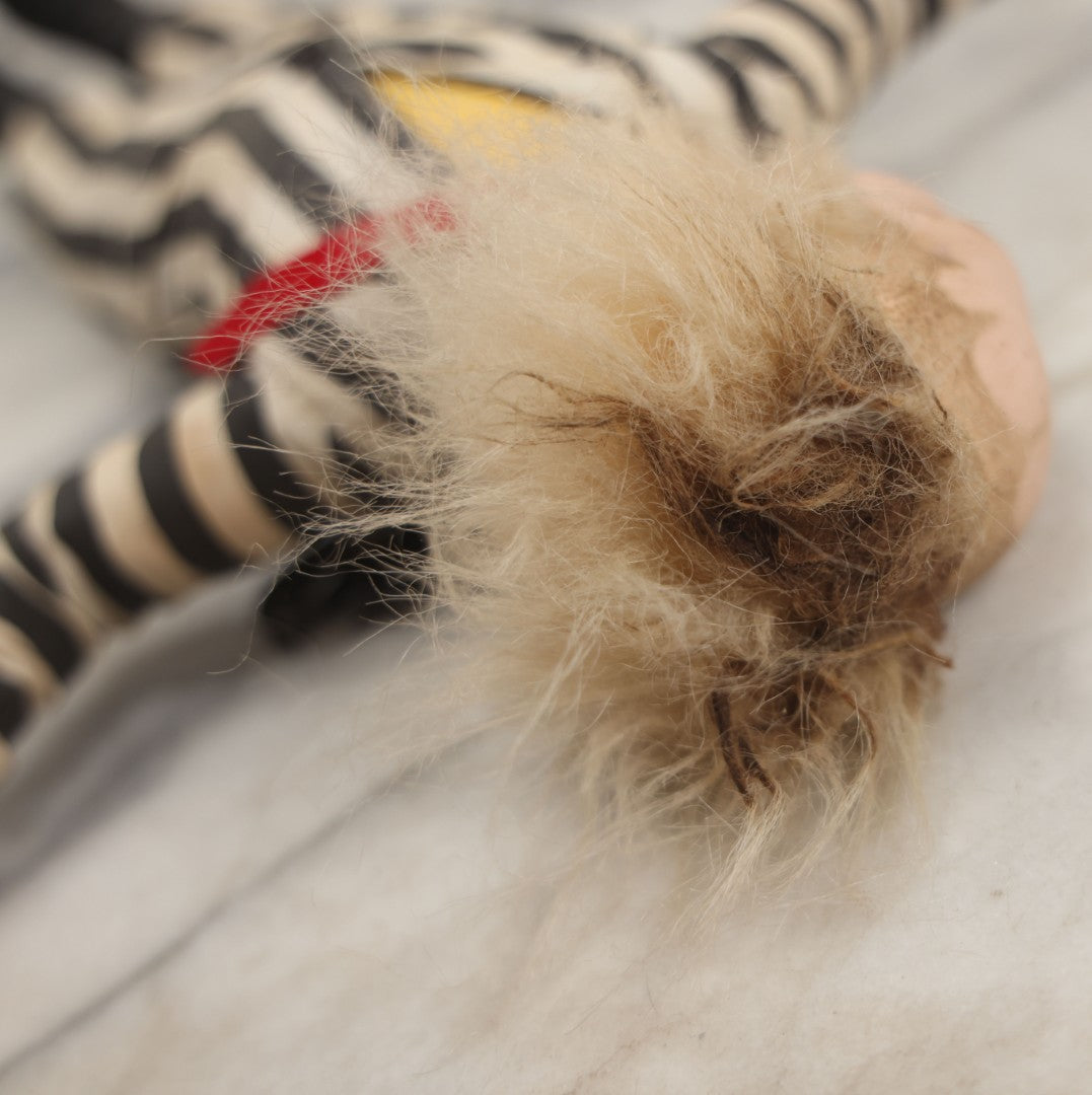 Lot 207 - Vintage Beetlejuice Plush Doll Pull Toy With Pull String, Spinning Head, Says "It's Showtime" Catchphrase," Copyright 1989, Warner Bros., Inc., Note Hair Madly Matted