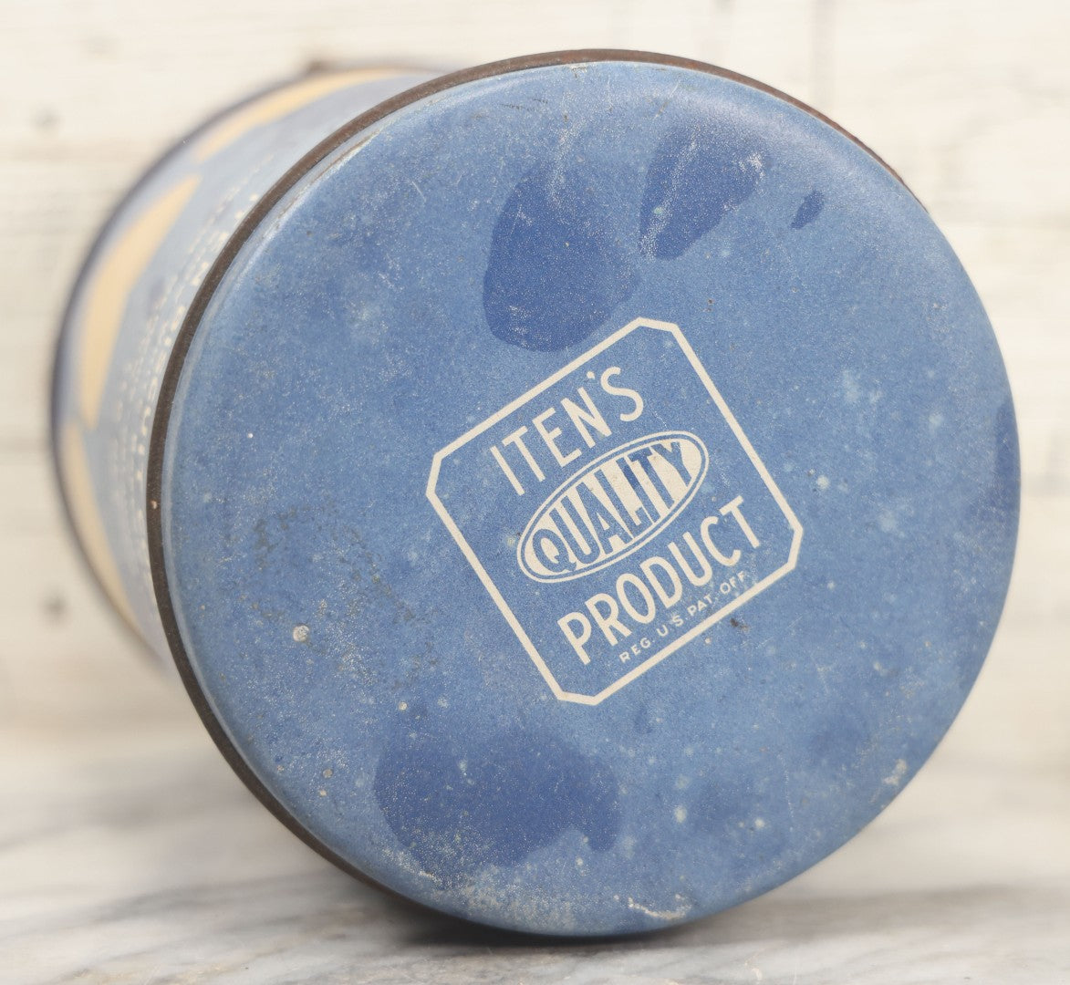 Lot 221 - Vintage Iten's Sure Tricks Bridge Party Cookies 1 Lb Advertising Tin, Iten Biscuit Company, Snow White B Akers, Midwest U.S.A.