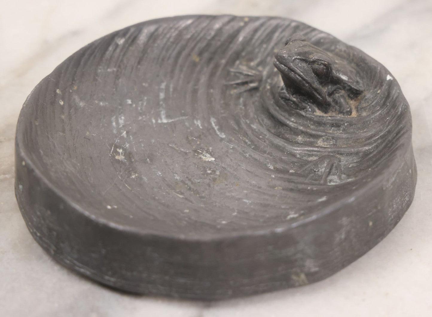 Lot 008 - Antique Solid Cast Pewter Catch All Trinket Dish With Frog In Pond Motif, Heavy And Solid All The Way Through, With Felt Bottom