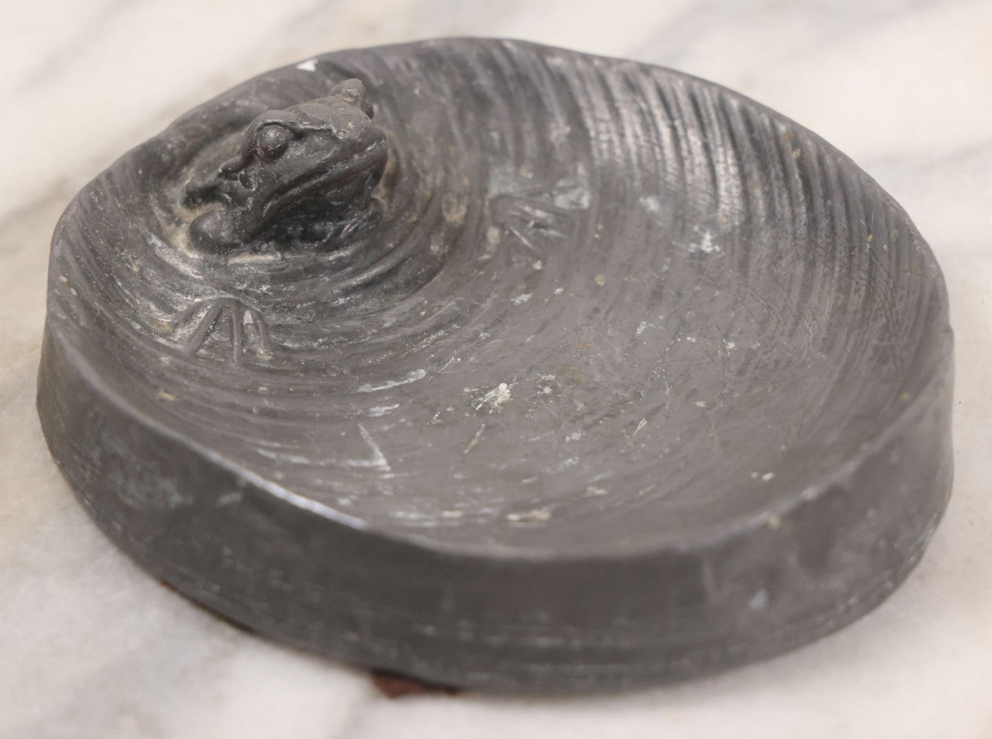 Lot 008 - Antique Solid Cast Pewter Catch All Trinket Dish With Frog In Pond Motif, Heavy And Solid All The Way Through, With Felt Bottom