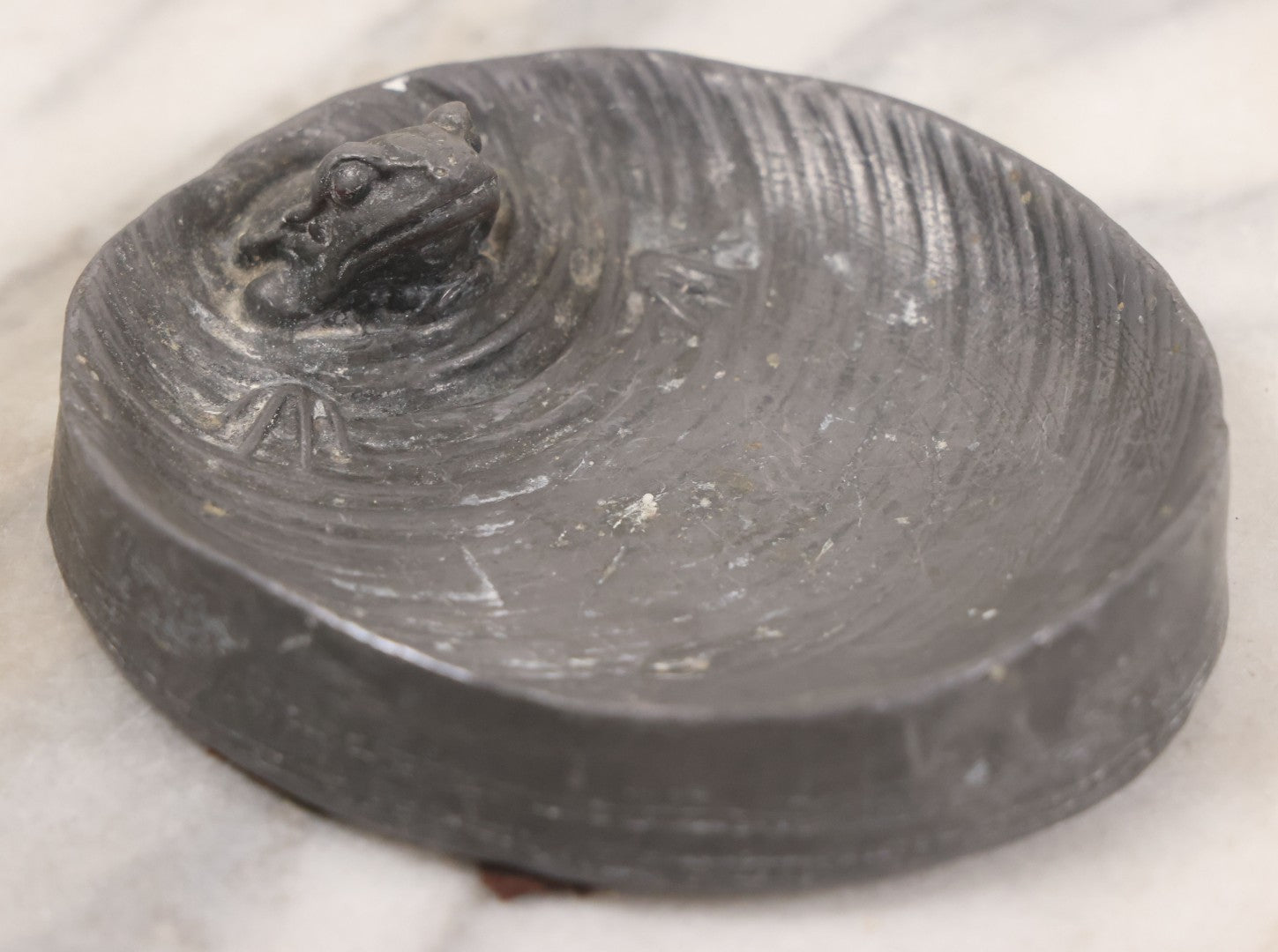 Lot 008 - Antique Solid Cast Pewter Catch All Trinket Dish With Frog In Pond Motif, Heavy And Solid All The Way Through, With Felt Bottom