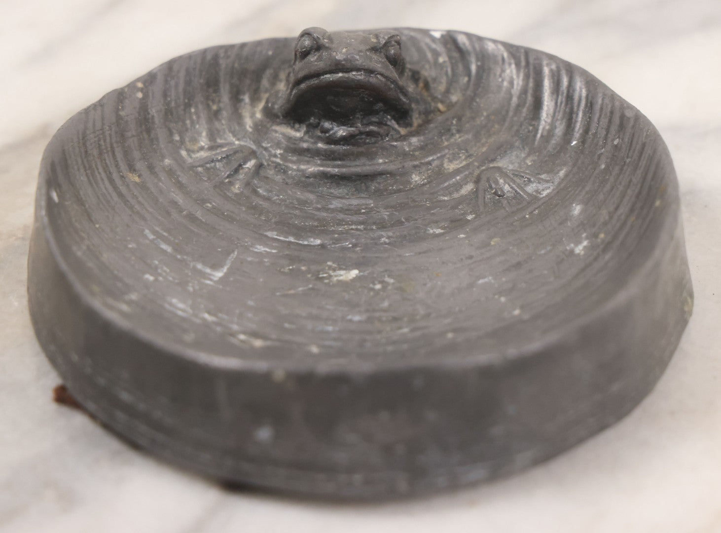Lot 008 - Antique Solid Cast Pewter Catch All Trinket Dish With Frog In Pond Motif, Heavy And Solid All The Way Through, With Felt Bottom