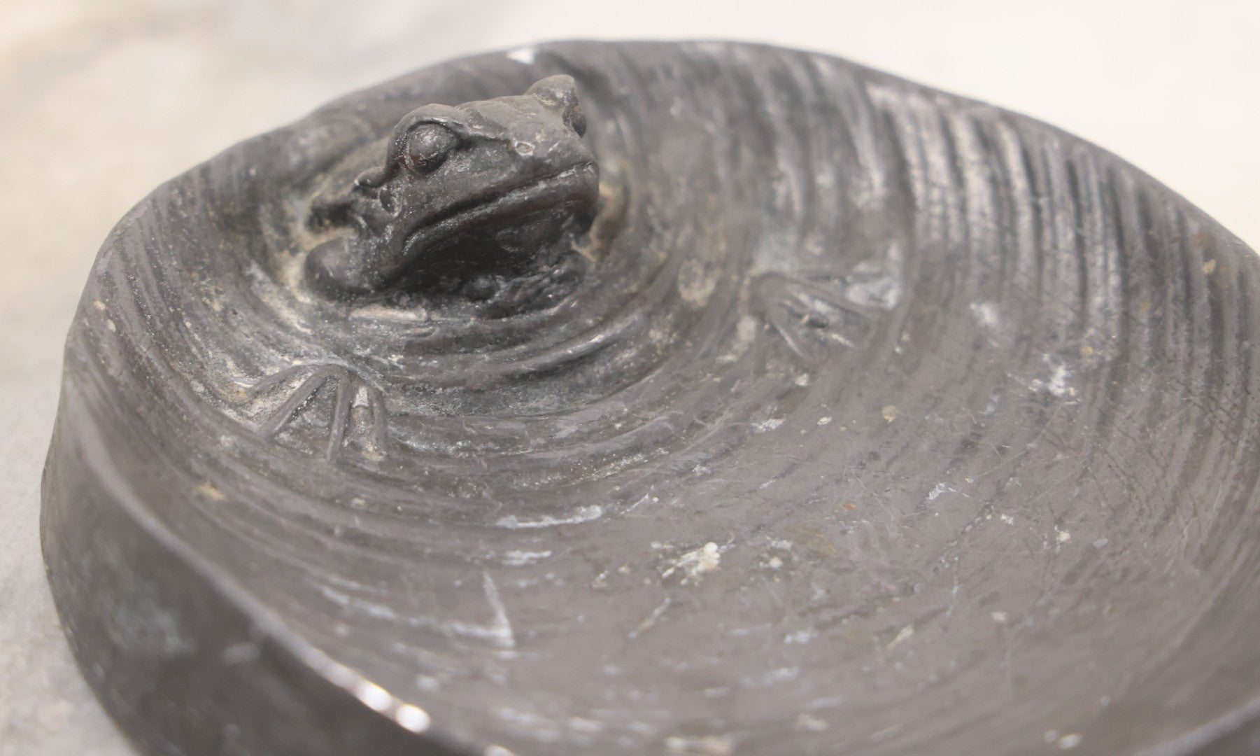 Lot 008 - Antique Solid Cast Pewter Catch All Trinket Dish With Frog In Pond Motif, Heavy And Solid All The Way Through, With Felt Bottom
