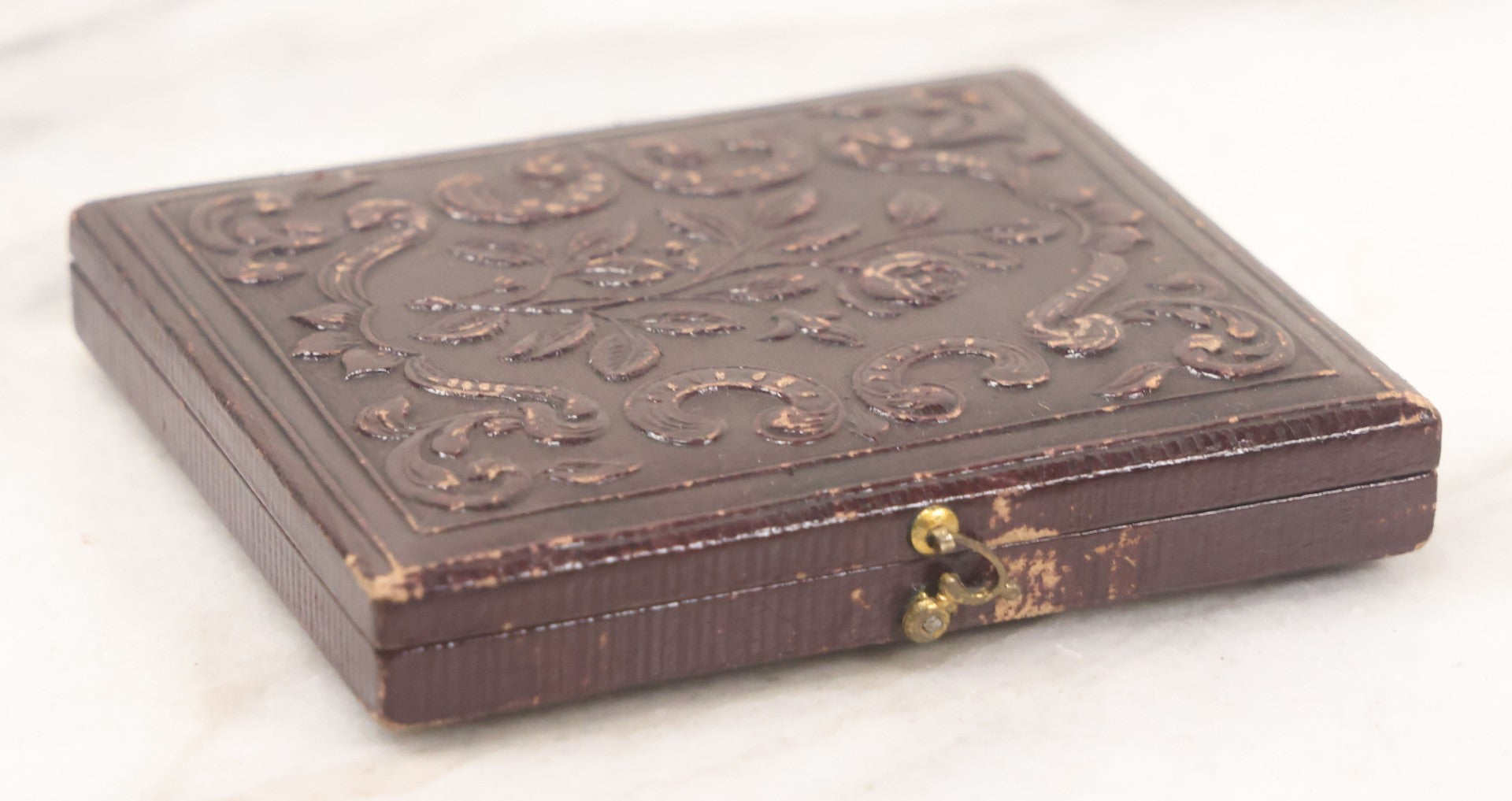 Lot 027 - Antique 1/6th Plate Daguerreotype Photograph Of A Middle Aged Man, Photographed By McClees & Germon, Philadelphia Pennsylvania, Marked On Brass Mat, In Full Intact Leatherette Union Case, Circa 1850
