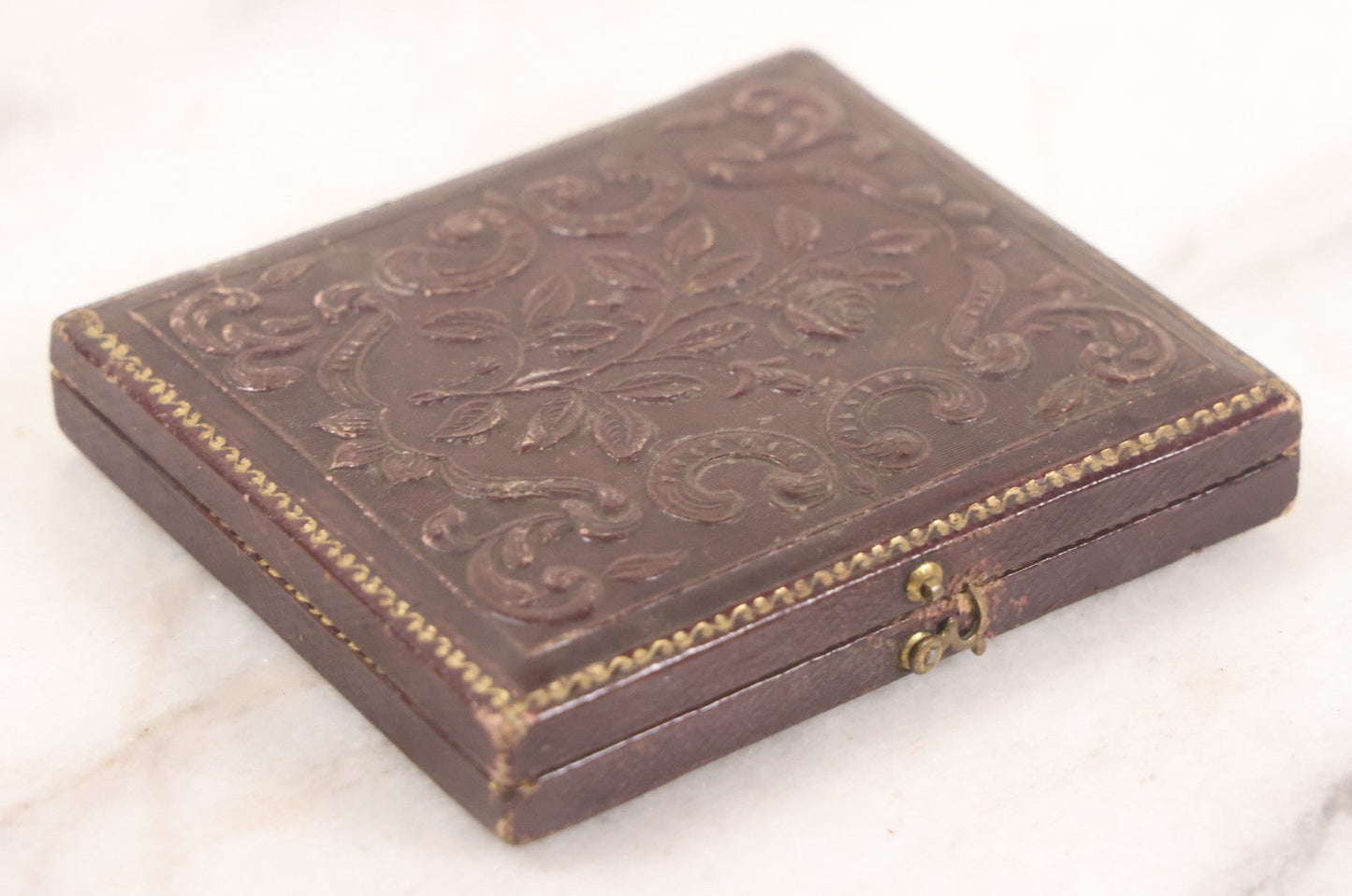 Lot 028 - Antique 1/6th Plate Daguerreotype Photograph Of A Middle Aged Man With A Chin Strap Beard, Photographed By Bell & Clayton, Philadelphia, Marked On Case Pillow, In Full Intact Leatherette Union Case, Circa 1855