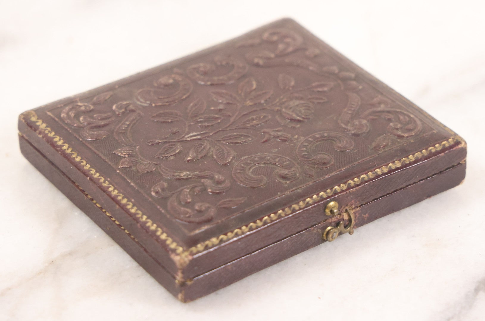 Lot 028 - Antique 1/6th Plate Daguerreotype Photograph Of A Middle Aged Man With A Chin Strap Beard, Photographed By Bell & Clayton, Philadelphia, Marked On Case Pillow, In Full Intact Leatherette Union Case, Circa 1855