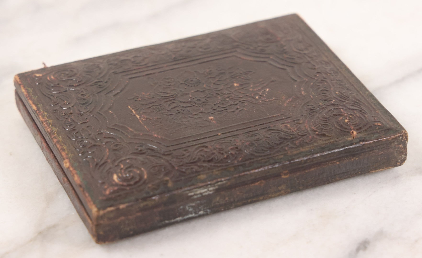 Lot 032 - Antique 1/4 Plate Ruby Ambrotype Photograph Of A Man And Woman Couple, Man Identified As Uncle Edward Stone, In Full Leatherette Union Case