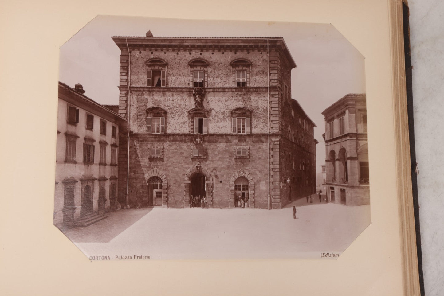 Lot 071 - Antique Photo Album With Approximately 100 Souvenir Photographs Of Landmarks In Italy, Including Churches And Cathedrals, Venice Canals, Ancient Ruins, Pompeii, Architecture, Doorways, Art And Statues