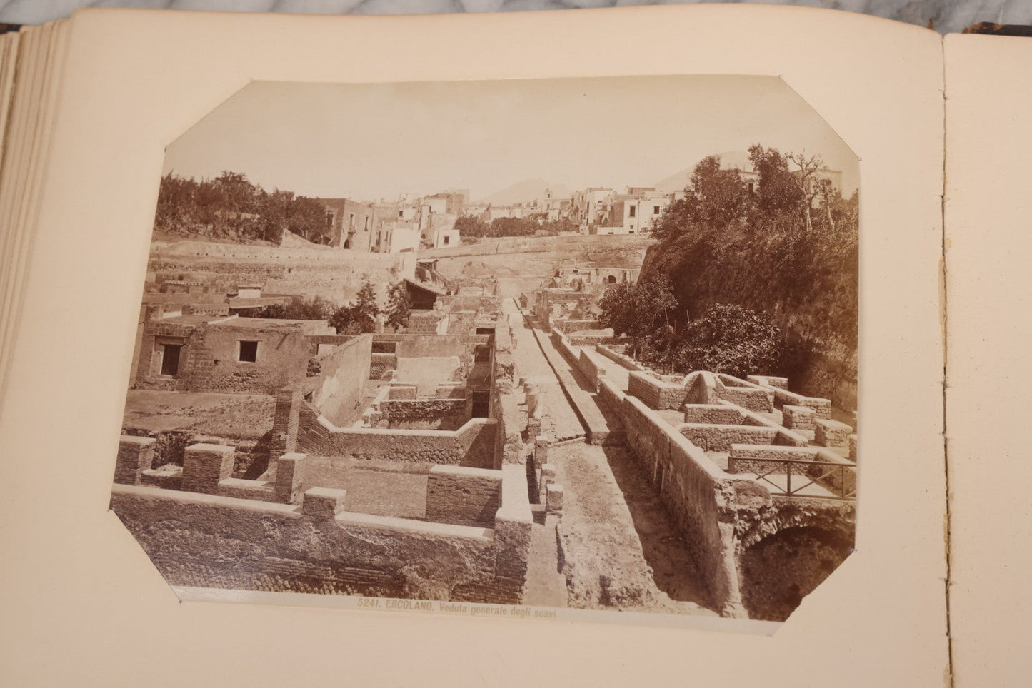 Lot 071 - Antique Photo Album With Approximately 100 Souvenir Photographs Of Landmarks In Italy, Including Churches And Cathedrals, Venice Canals, Ancient Ruins, Pompeii, Architecture, Doorways, Art And Statues